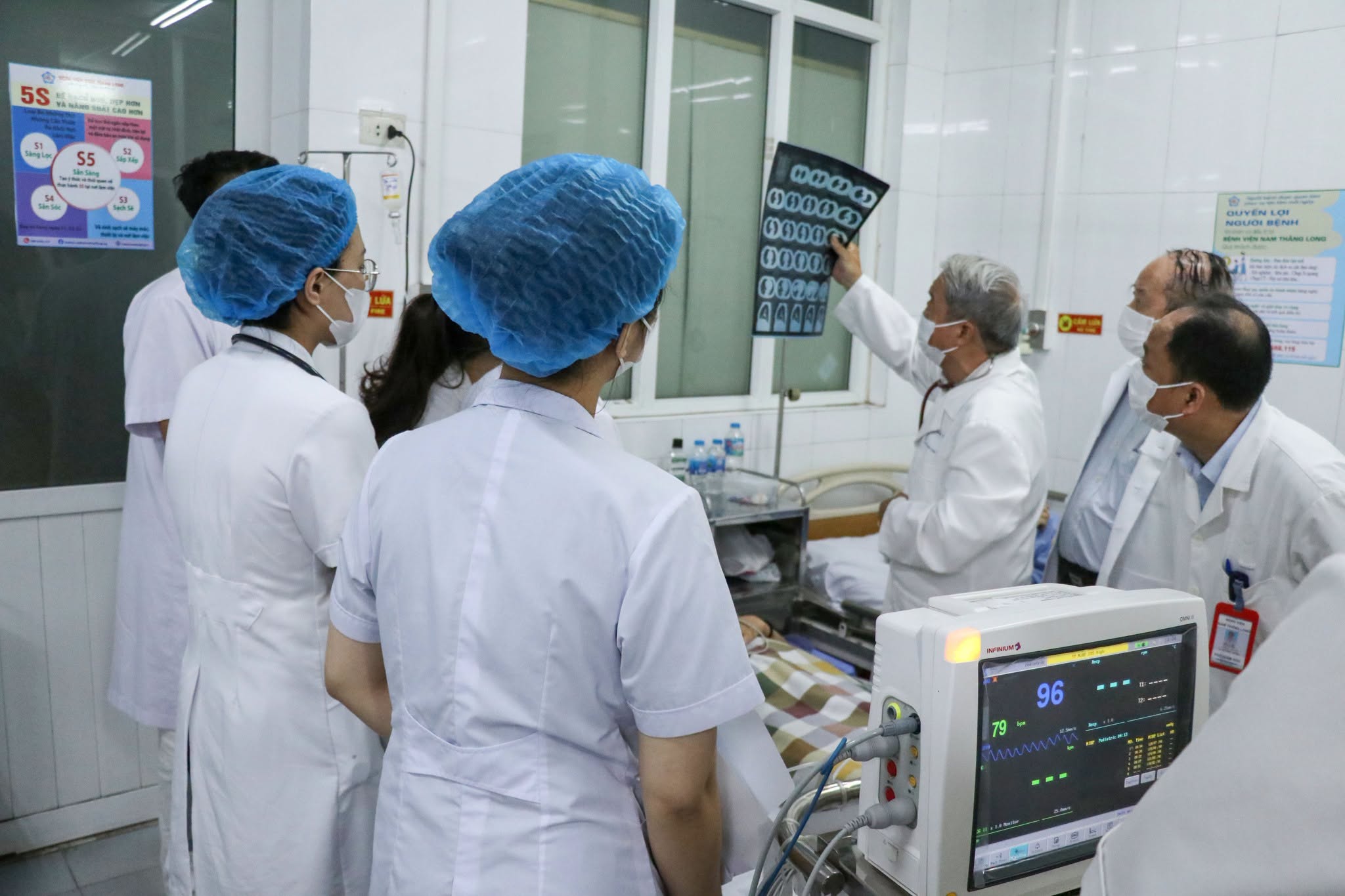 Bệnh viện Lão khoa Hà Nội đón tiếp Đoàn bác sĩ Hội Nội khoa Hà Nội tham quan, trao đổi chuyên môn